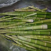 酸笋焖鱼的做法图解1