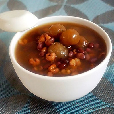 红豆薏米桂圆粥：去湿佳品！