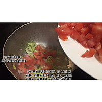 #夏日开胃餐#五分钟剩米饭西红柿芝士香肠粥的做法图解3