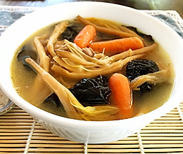 黃花菜木耳煲猪骨汤的做法