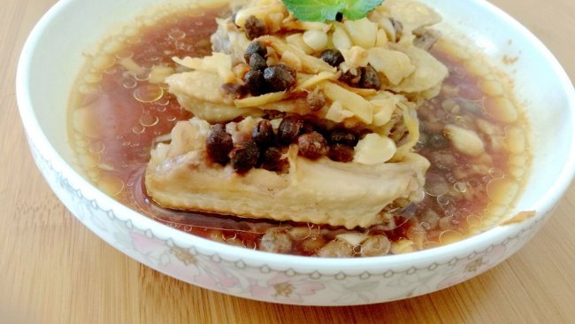 蒜香豆豉蒸鸡翅--简单的快手菜，可以假装自己是大厨的做法