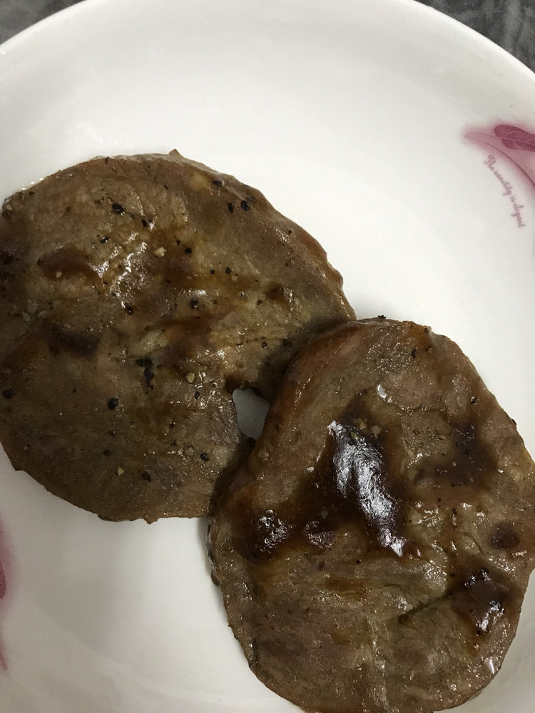 烤包装黑椒牛排的做法