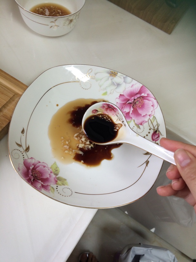 蒜香鸡蛋拌面的做法图解3