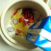海椰皇牛奶燕窝炖花胶的做法图解3