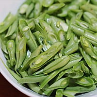 香辣四季豆的做法图解1