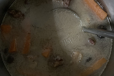 红萝卜玉米猪骨汤
