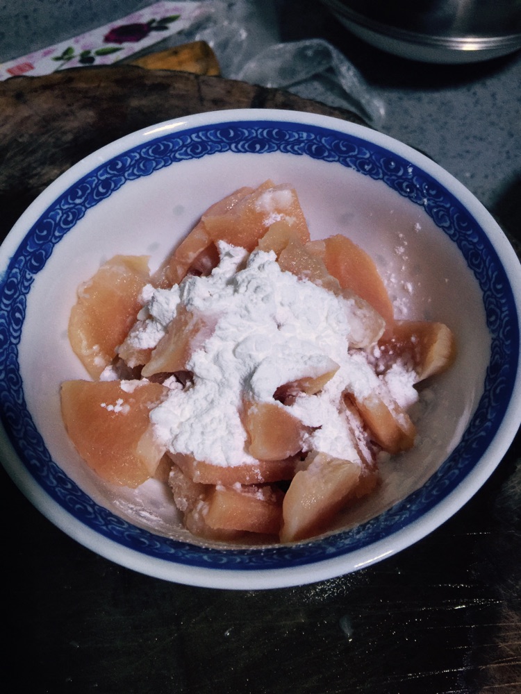 【佳佳姐私房菜】蒜黄炒鸡肉的做法图解2