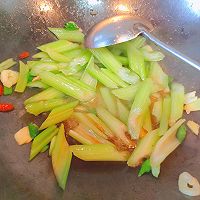 #轻食季怎么吃#清淡爽口的炒芹菜的做法图解10