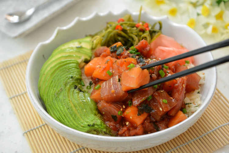 夏威夷poke bowl（鱼生沙拉拌饭）的做法