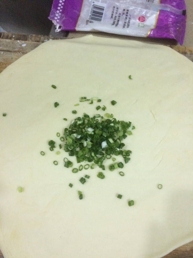 葱油饼的做法图解2