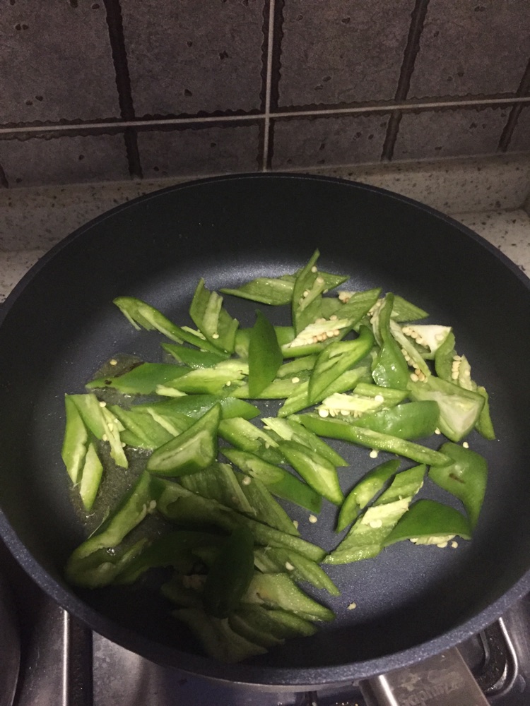 青椒闷炒大虾的做法图解4