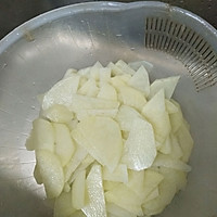 干煸肥肠土豆片的做法图解3