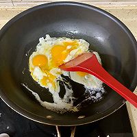 蒜苗炒蛋的做法图解2