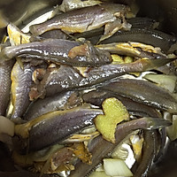 干炸小黄鱼的做法图解1