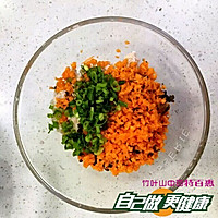 特百惠教您不用揉面，用饺子皮就可以做的小馅饼——草帽馅饼的做法图解2