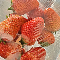 手手手打草莓（冰）美式的做法图解1