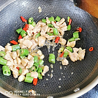 辣子鸡丁换种炒法的做法图解4