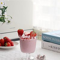 #助力高考营养餐# 冰冰凉的草莓奶昔，夏日必备饮品！的做法图解11
