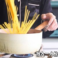 蒜香虾仁口蘑菠菜意面的做法图解6