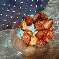 草莓多多#单挑夏天#的做法图解2