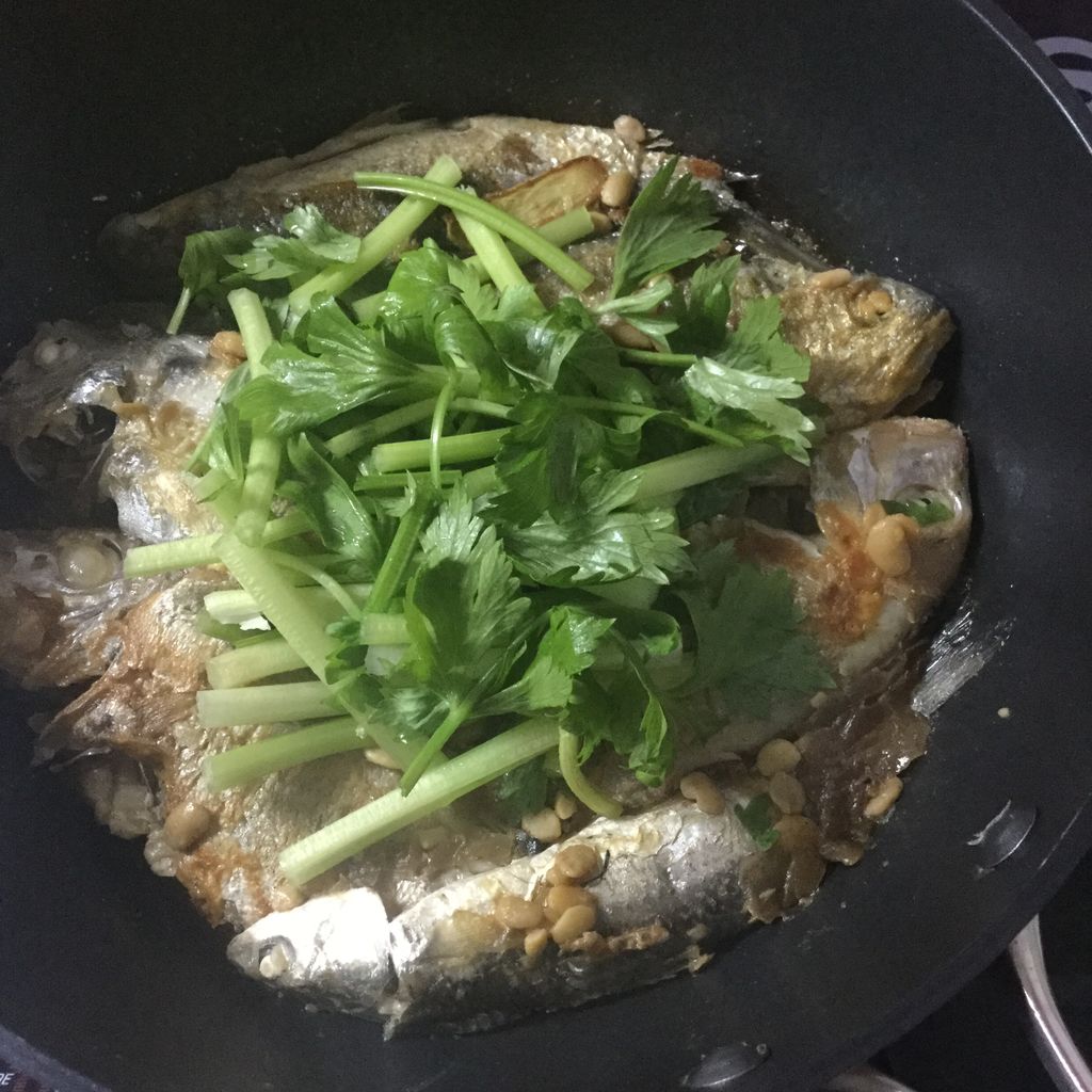 干锅小杂鱼怎么做_干锅小杂鱼的做法_子言厨房_豆果美食