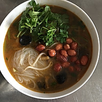 蘑菇鸡丁米线的做法图解8