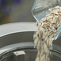 燕麦核桃豆浆的做法图解2