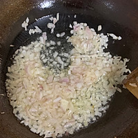 春笋猪肉香菇糯米烧麦的做法图解2
