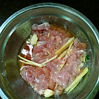 白贝凉瓜瘦肉汤的做法图解2