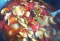 番茄口蘑烩煮财鱼片的做法