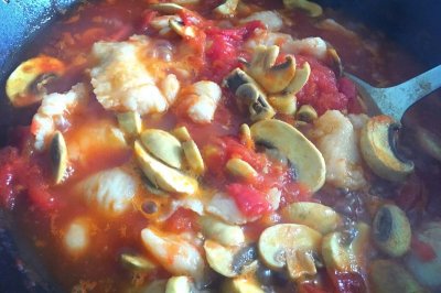 番茄口蘑烩煮财鱼片