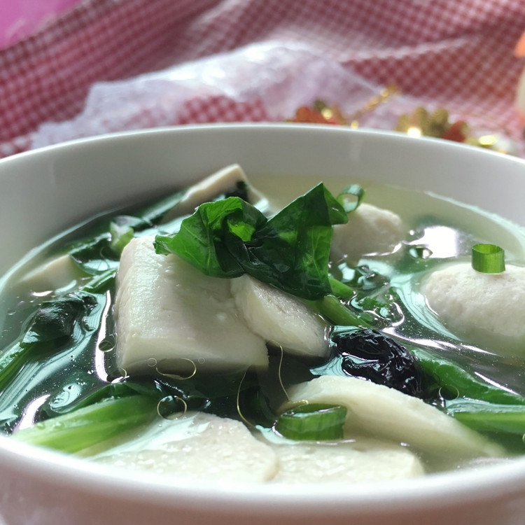菠菜豆腐丸子汤的做法