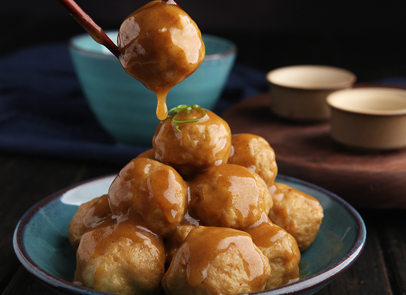 Hong Kong popular snack: fish ball curry