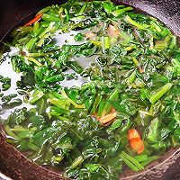 #憋在家吃什么#菠菜金针菇肥牛汤的做法图解7