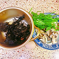 蘑菇紫菜蛋花汤的做法图解1