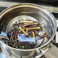蕨菜酱炒五花肉（就是太费米饭）的做法图解2