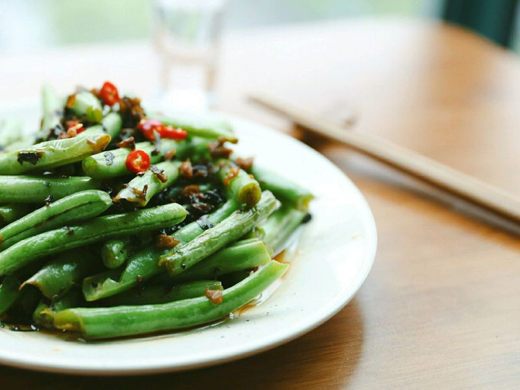 湘西酸菜炒豆角的做法