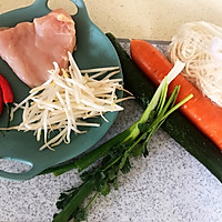 鸡丝拌面的做法图解1