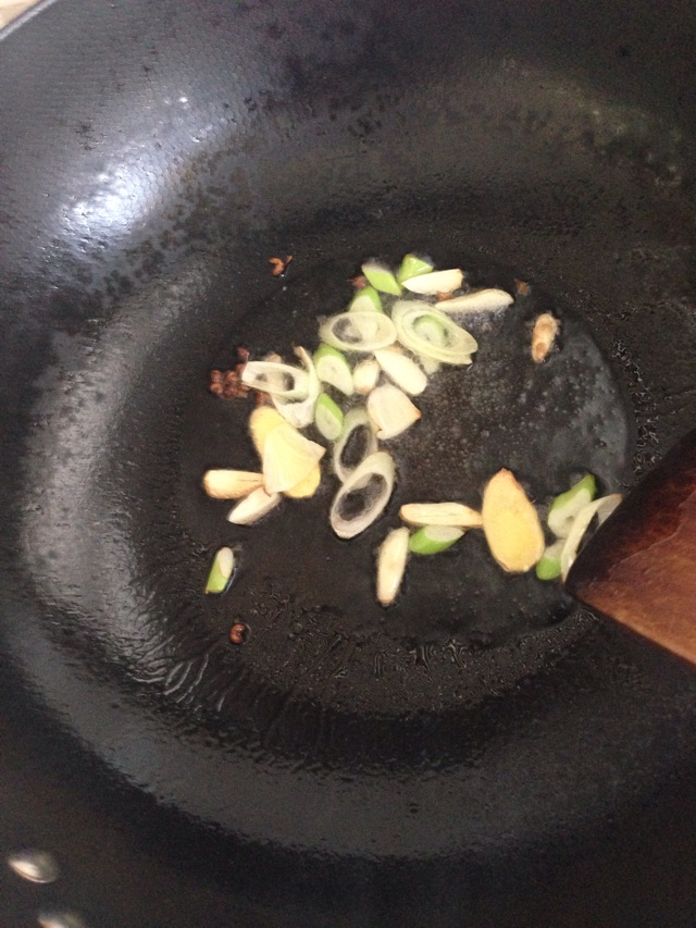 孜然味干煸菜花的做法图解4