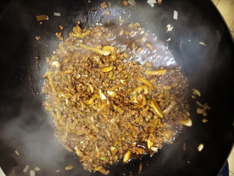 榨菜肉丝面的做法图解6