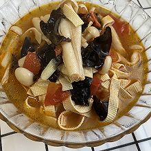 豆皮菌菇番茄汤