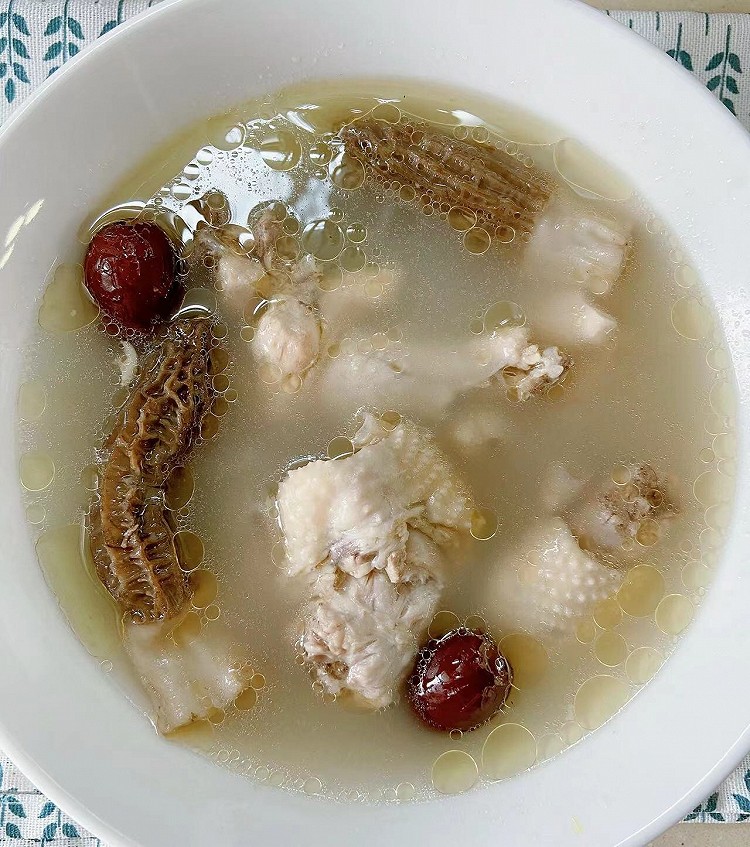 羊肚菌鸡汤的做法