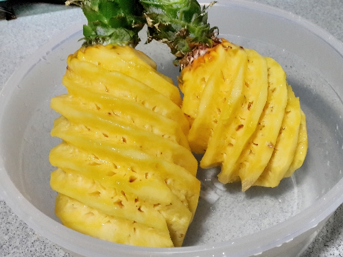 冰糖菠萝饮的做法图解1