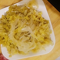 东北酸菜炒肉的做法图解2