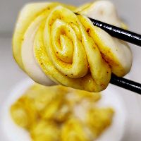 #打工人的健康餐#养生花样馒头之姜黄花卷的做法图解5