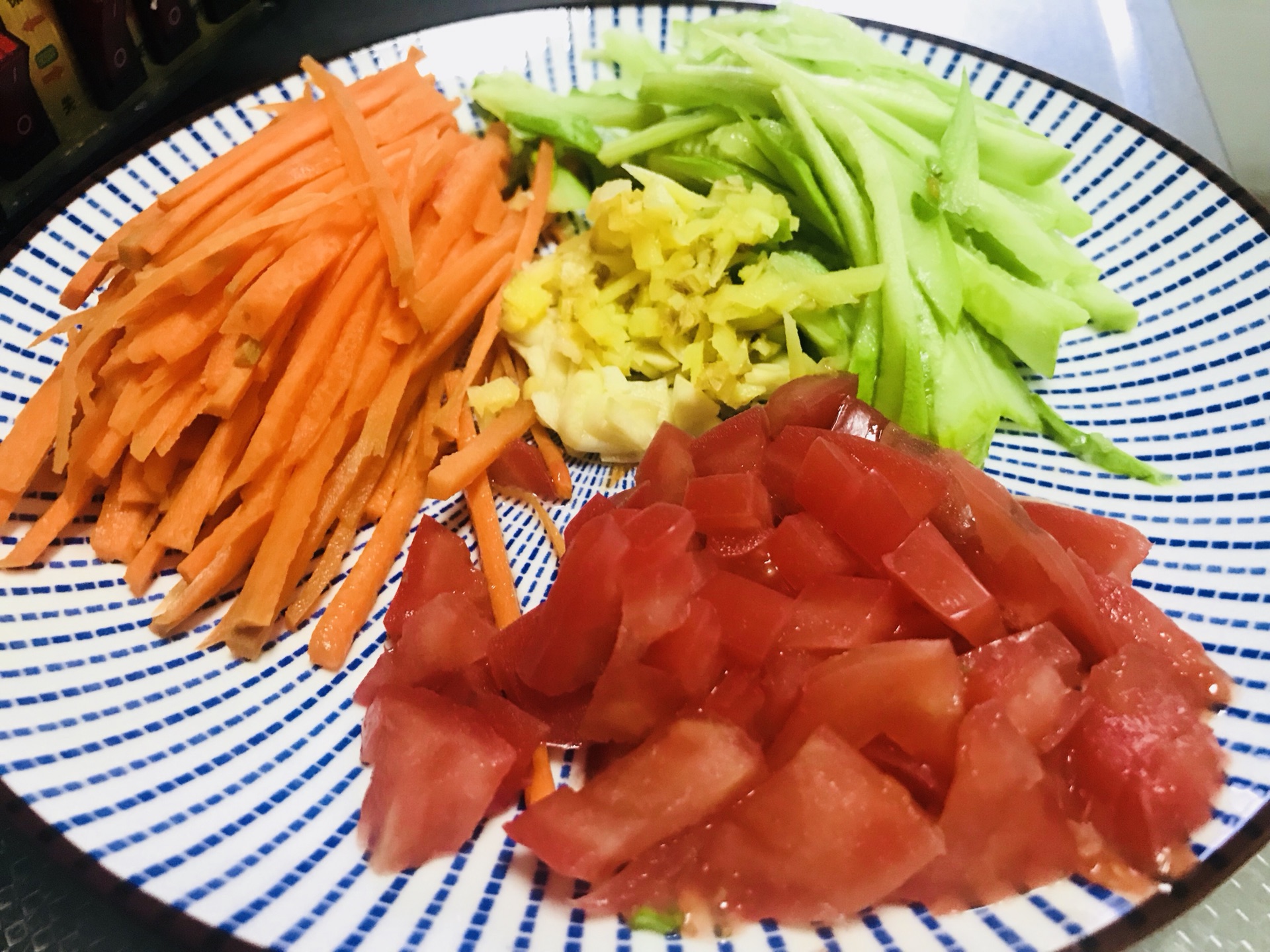 西红柿鸡蛋蔬菜面怎么做_西红柿鸡蛋蔬菜面的做法_午夜的阳光奇奇_豆果美食