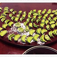 菠菜翡翠饺子的做法图解1