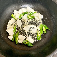 酸辣白菜绘肥牛的做法图解2