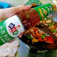 #味达美星厨X小厨中秋团圆宴#彩椒炒鱿鱼的做法图解5