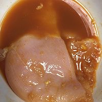 #未来航天员-健康吃蛋#鸡排挟虾肉的做法图解3